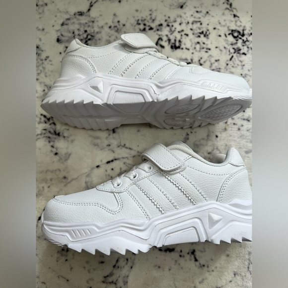 Kids White Sneakers -Size 33 - Picture 3 of 4
